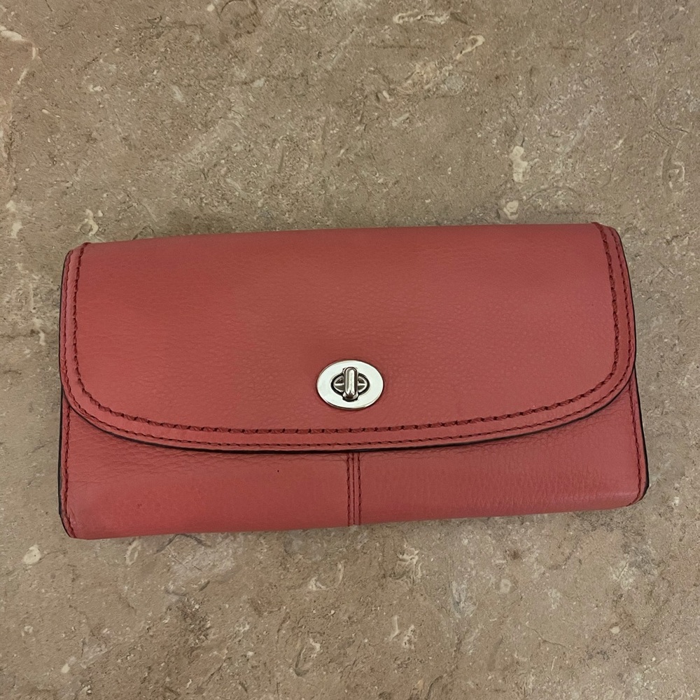 Coach wallet, very gently used.